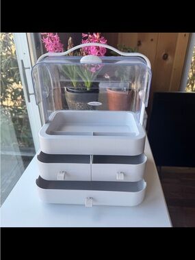 White Stackable Cosmetic & Jewelry Organizer with Clear Lid